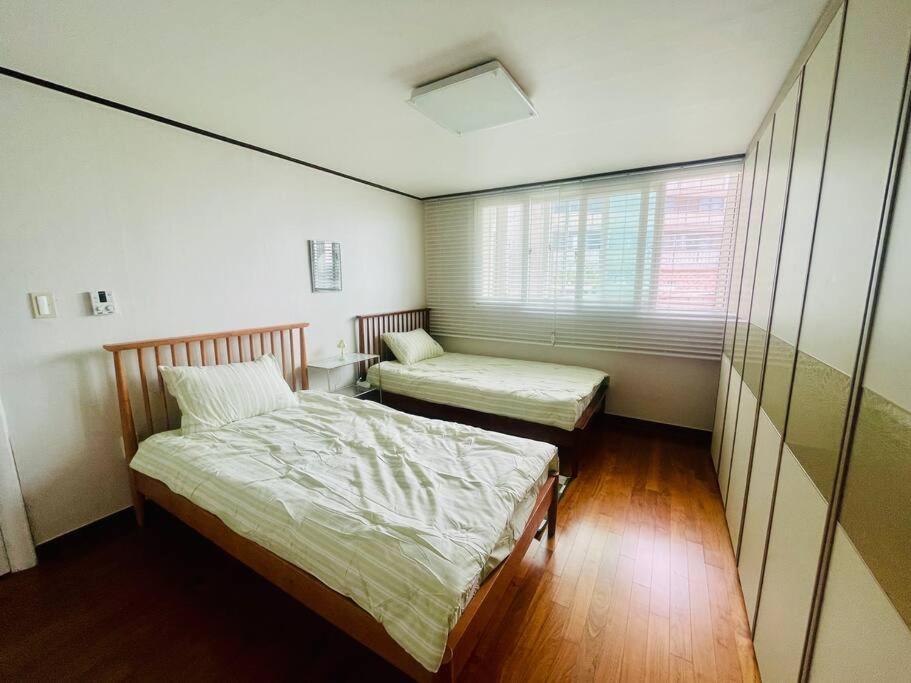 The Biggest Three Bedroom In Hongdae, Sinchon, Yonsei Seoul Exterior photo