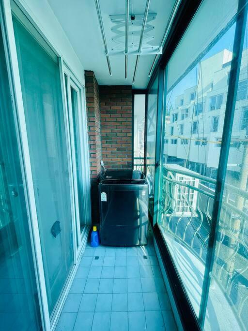 The Biggest Three Bedroom In Hongdae, Sinchon, Yonsei Seoul Exterior photo